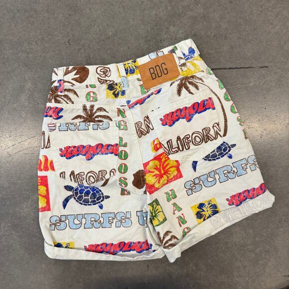 Vintage Y2K BDG Urban Outfitters Graphic Hawaiian White Multi Bermuda Short 24 - Picture 1 of 5